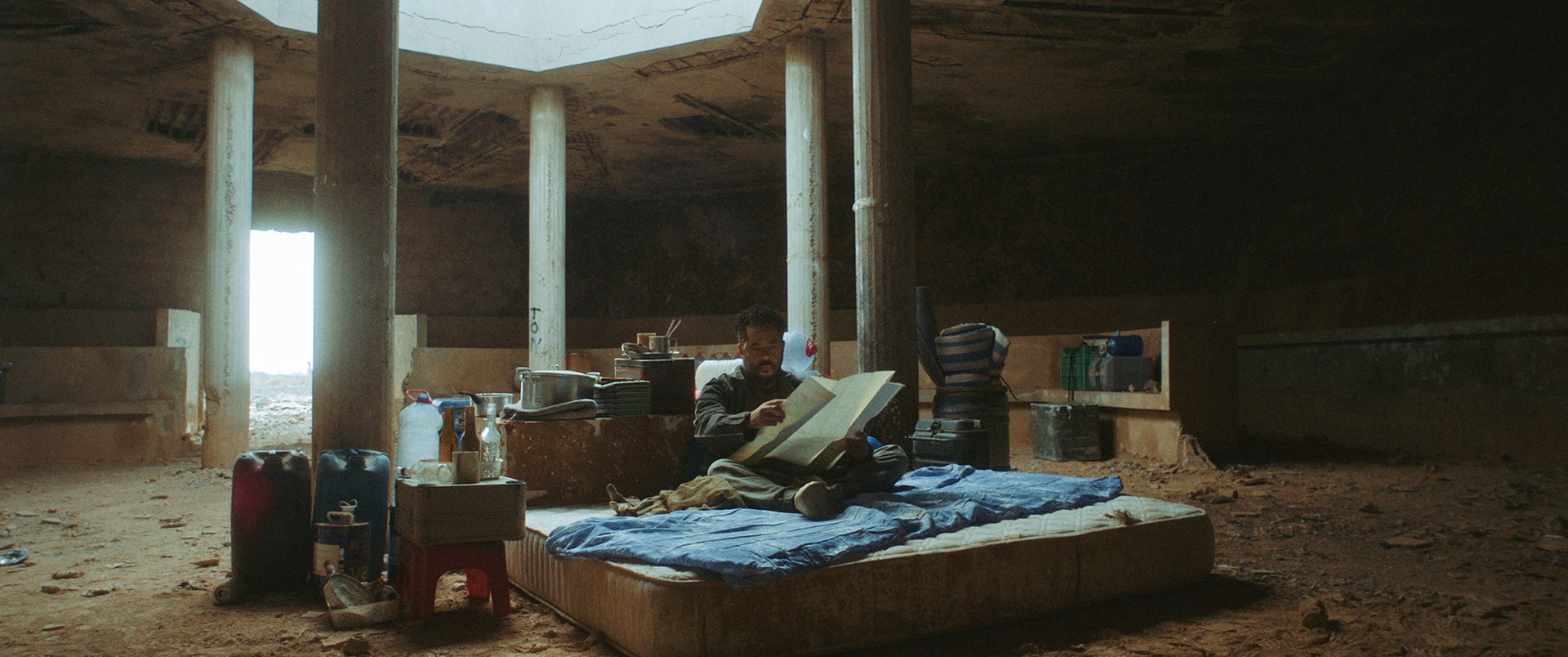 ADEL_TAWIL_NIEMANDSLAND_BLAANK_004